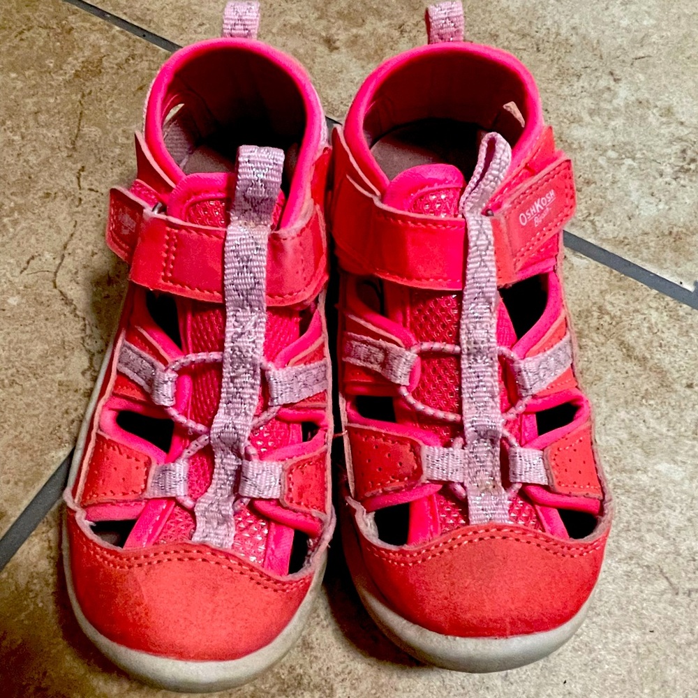 Oshkosh girls sandals, size 11